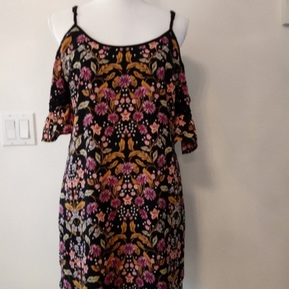 Blouses - Picture 1 of 6